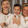 «Як можна бути такими схожими!»: дружина Павліка приголомшила фото 5-річного сина з бабусею