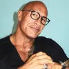 «Доведеться їсти менше курки»: Двейн Джонсон схуд на 14 кг і став невпізнанним 70-річним дідусем