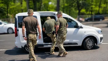 Чи можуть мобілізувати після зміни статі з чоловічої на жіночу: суд в Україні розглянув реальну справу