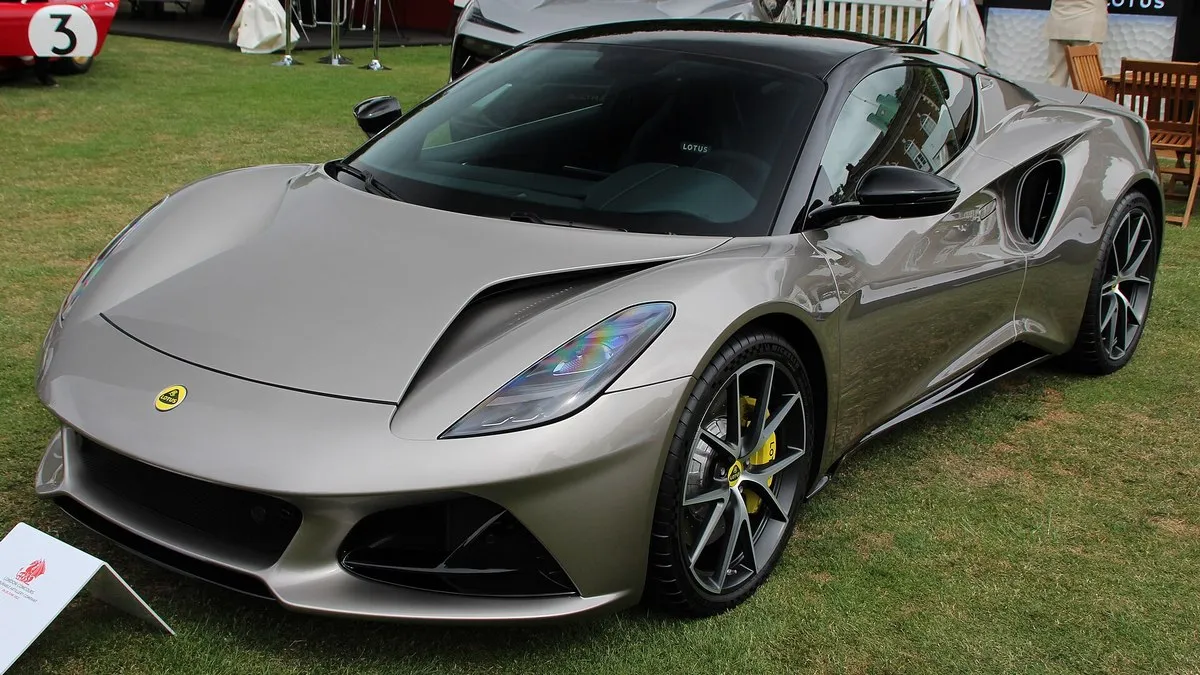 Гендиректор Lotus пояснив проблему сучасних спорткарів: у компанії назвали критичну вагу для авто