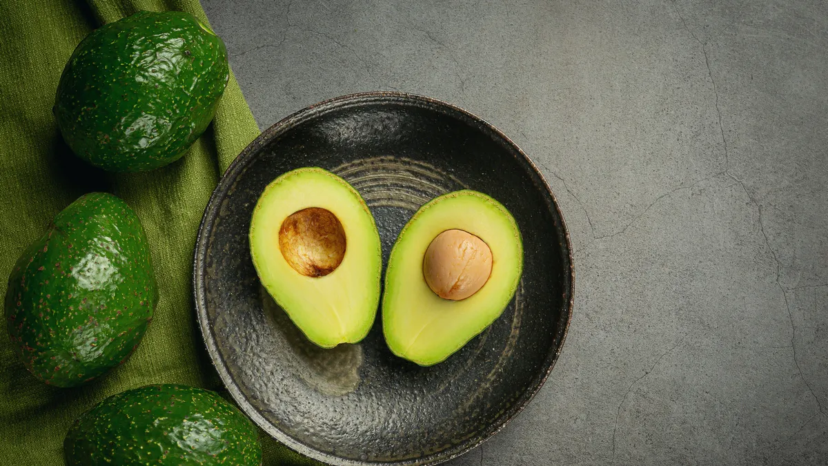 Дієтологиня назвала топ-7 продуктів, які допомагають боротися з жиром на животі після 50 років: ось її список