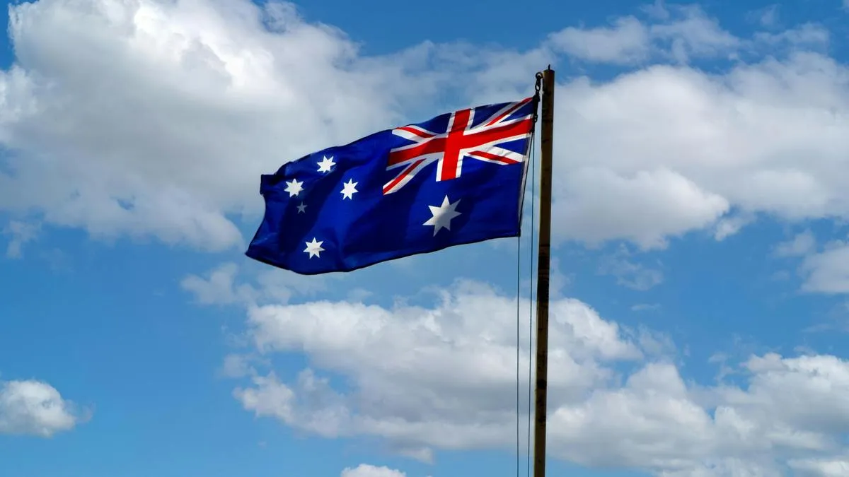 Смуга довжиною в понад десять кілометрів: в пустелі на території Австралії помітили величезний «шрам»