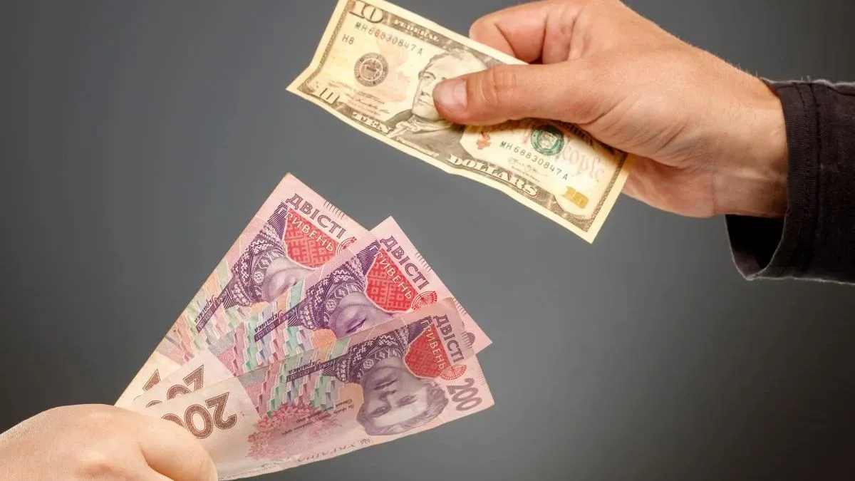 Перед вихідними гривня не зуміла відіграти позиції у долара: курс валют від НБУ на 23 жовтня
