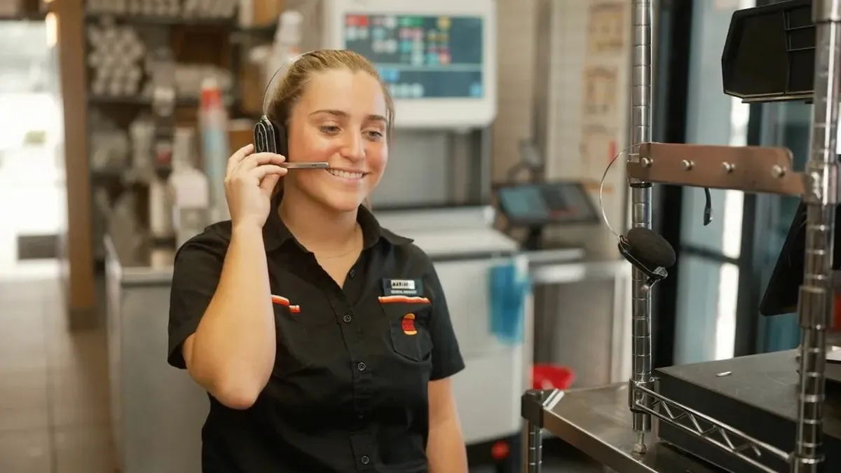 Працівникам популярної мережі фастфуду до уваги: ШІ перевірятиме їхнє спілкування з клієнтами на ввічливість