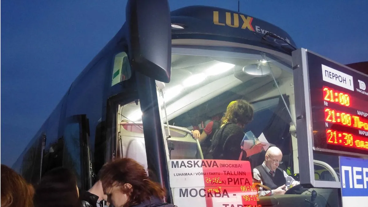 Одна з країн ЄС припиняє автомобільне сполучення з Росією та Білоруссю: яка державу пішла на радикальний крок