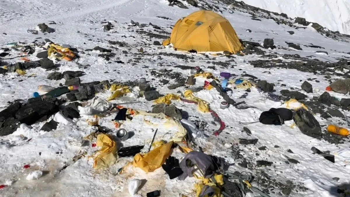Еверест тоне у відходах: що не спрацювало і які заходи тепер вводить влада Непалу