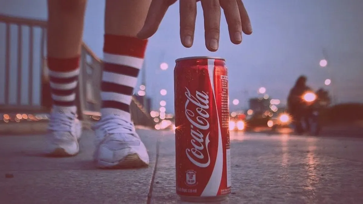 Не тільки всесвітньо важливі справи: Трамп заявив про зміну рецепту Coca-Cola в США і сказав, що так смачніше
