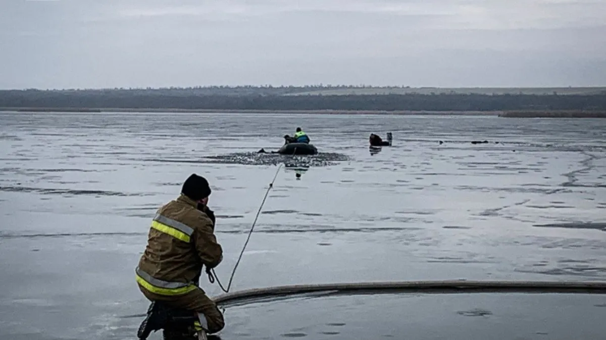 На Миколаївщині троє чоловіків провались під кригу на Бузі: чи вдалося надзвичайникам врятувати їх