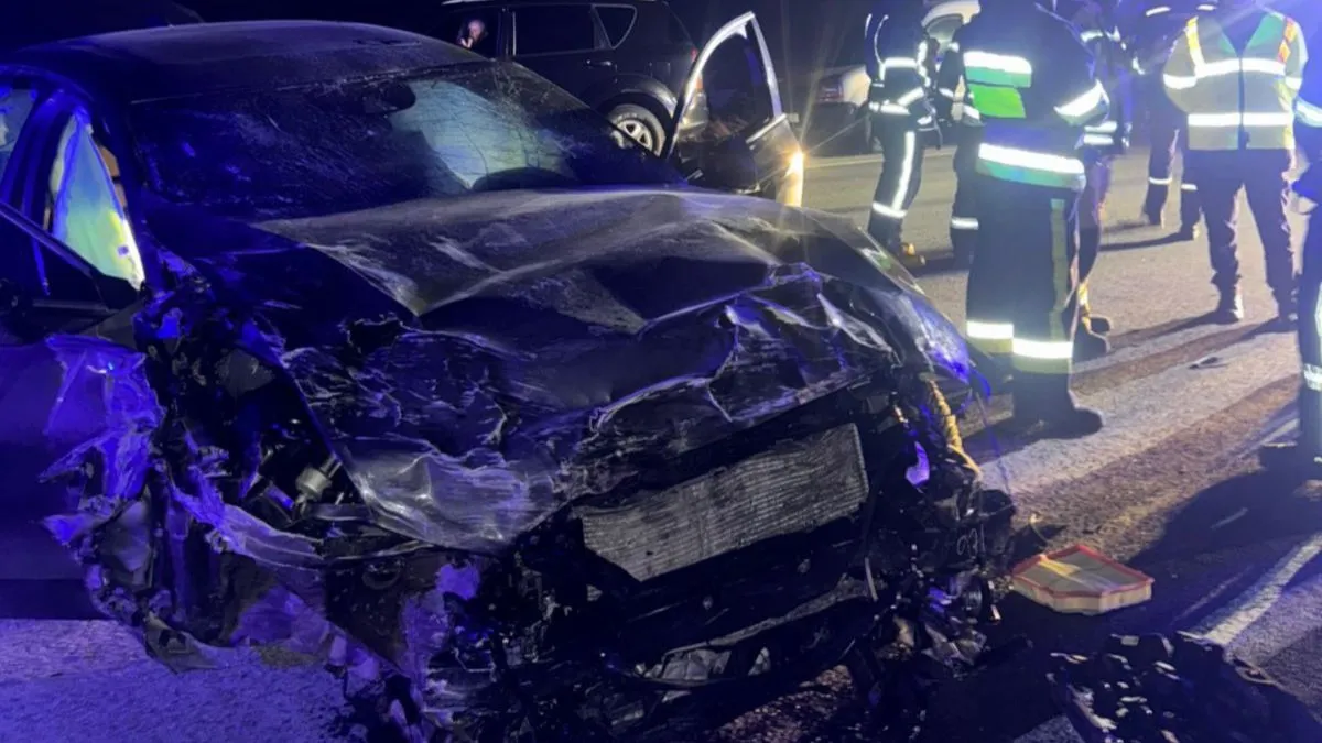 На Прикарпатті сталась моторошна автотроща за участі чотирьох авто: без жертв не обійшлося – фото з місця ДТП