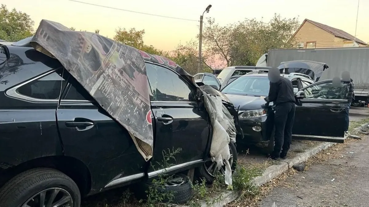 У Вінниці чоловік хотів надурити поліціянтів замінивши авто на місці ДТП: копи відрізнили Lexus від джипу