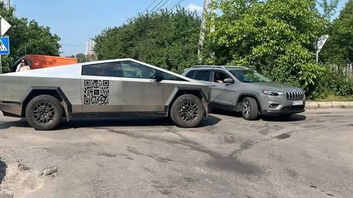 Під Києвом у ДТП потрапив новенький Tesla Cybertruck: хто винен в аварії та скільки вартує таке авто