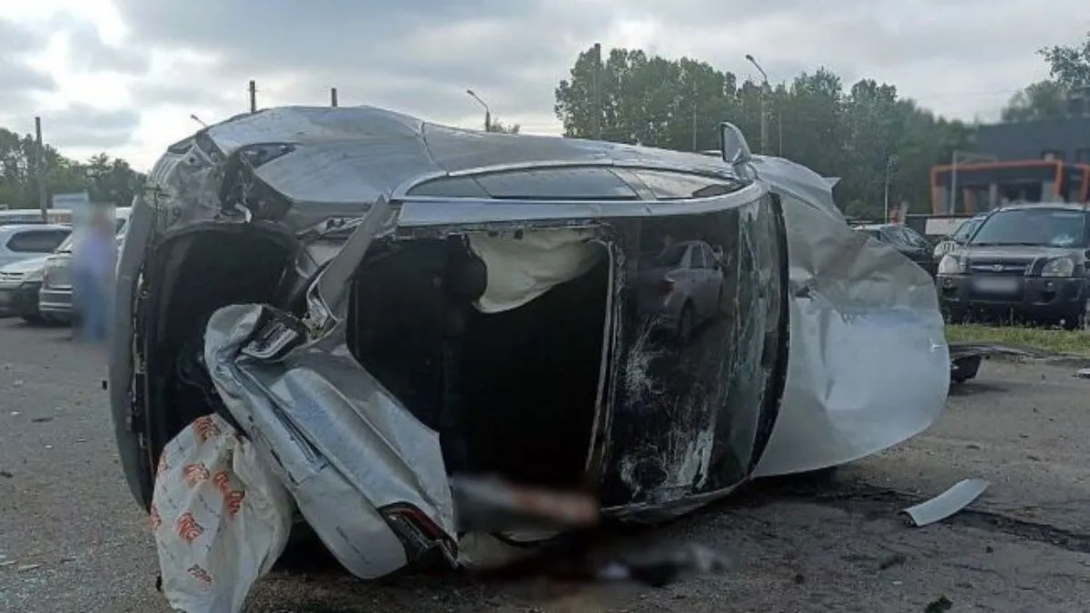 Сім розбитих авто та п'ятеро постраждалих: у Полтаві Tesla спричинила масштабну ДТП