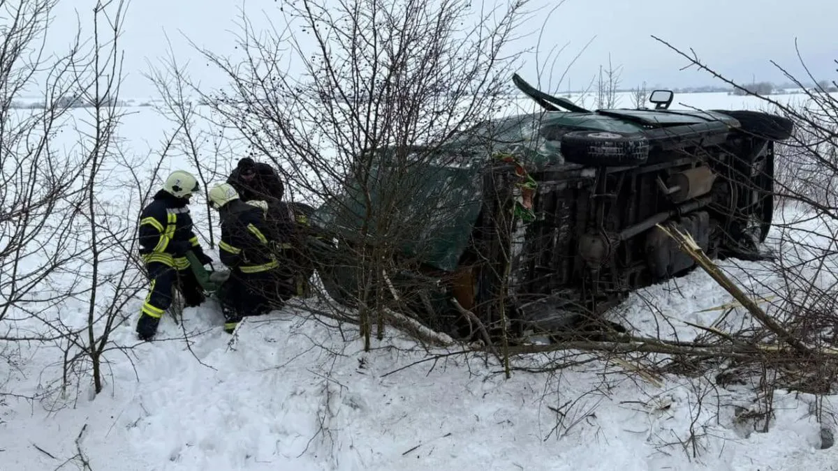 Моторошна ДТП на Волині: з траси злетів мікроавтобус з людьми – чи є постраждалі