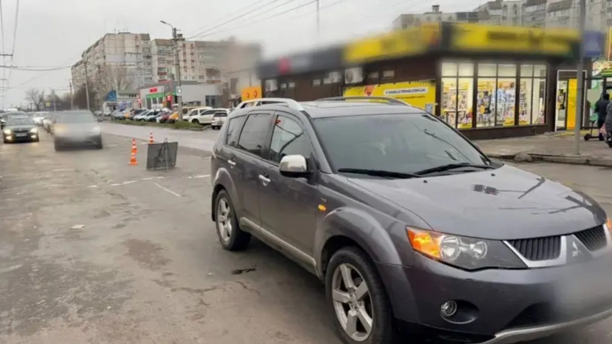 На Київщині водій джипа збив на «зебрі» чотирьох дітей та жінку: чи вижили малеча й панянка