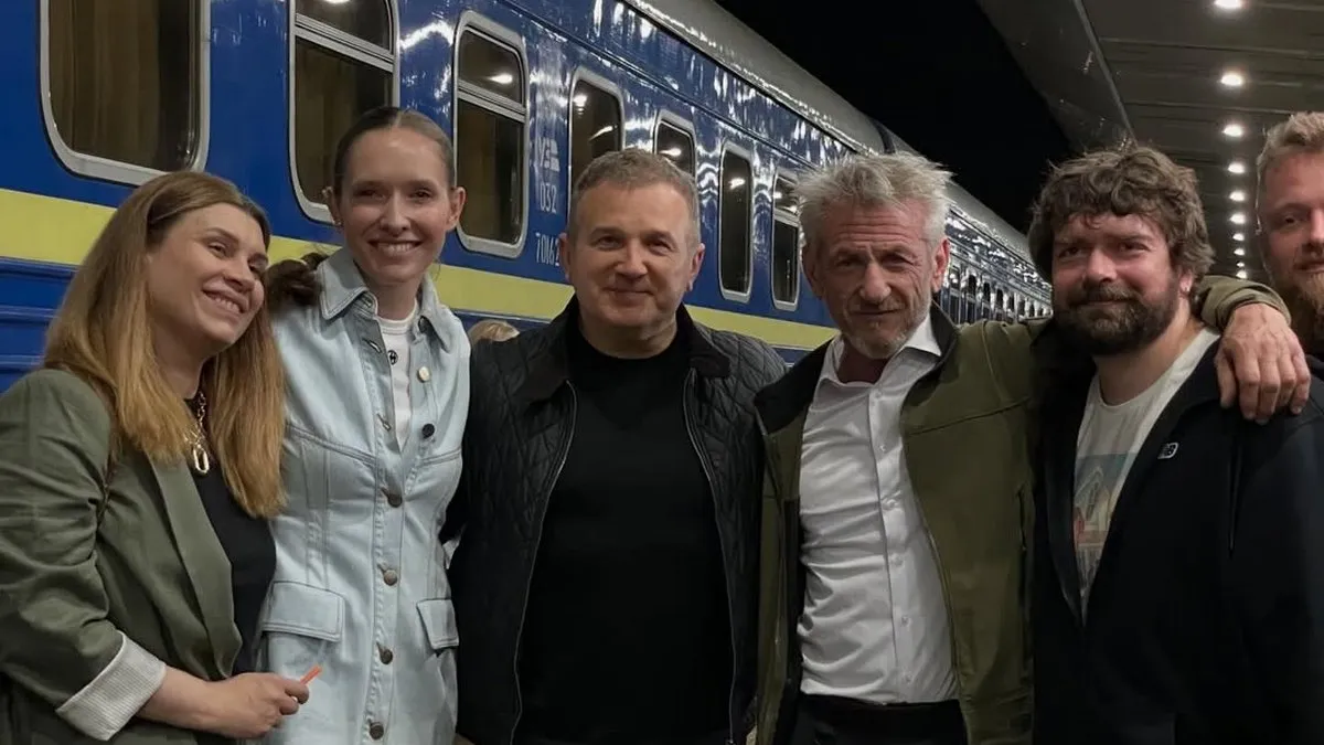 «Шон Пенн обрав Україну замість Оскара»: Укрзалізниця показала відео прибуття актора до Києва