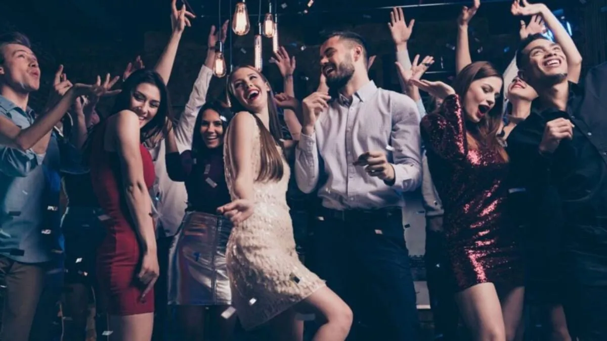 Стрілянина, розтрощений орендований маєток та виклик копів: у США 800 молодиків влаштували грандіозну гулянку