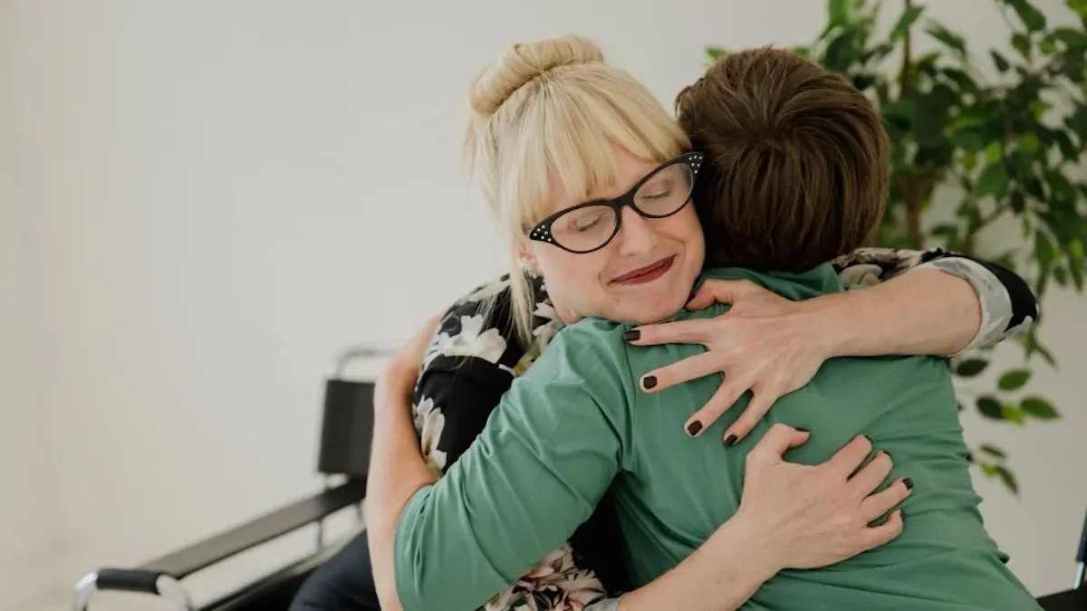 Міжнародний день обіймів 21 січня: як фізичний контакт впливає на психіку