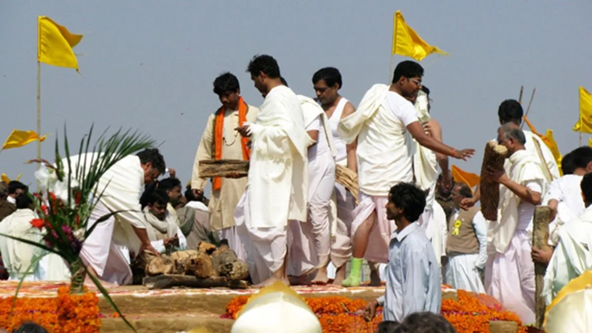 Дівчина з Індії вийшла заміж за небіжчика й має намір засудити до смертної кари родичів: що за дичина з Азії