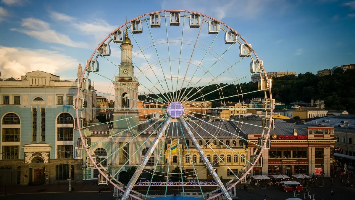 Прокуратура арештувала атракціон на Контрактовій площі: чому кияни більше не покатаються на колесі огляду