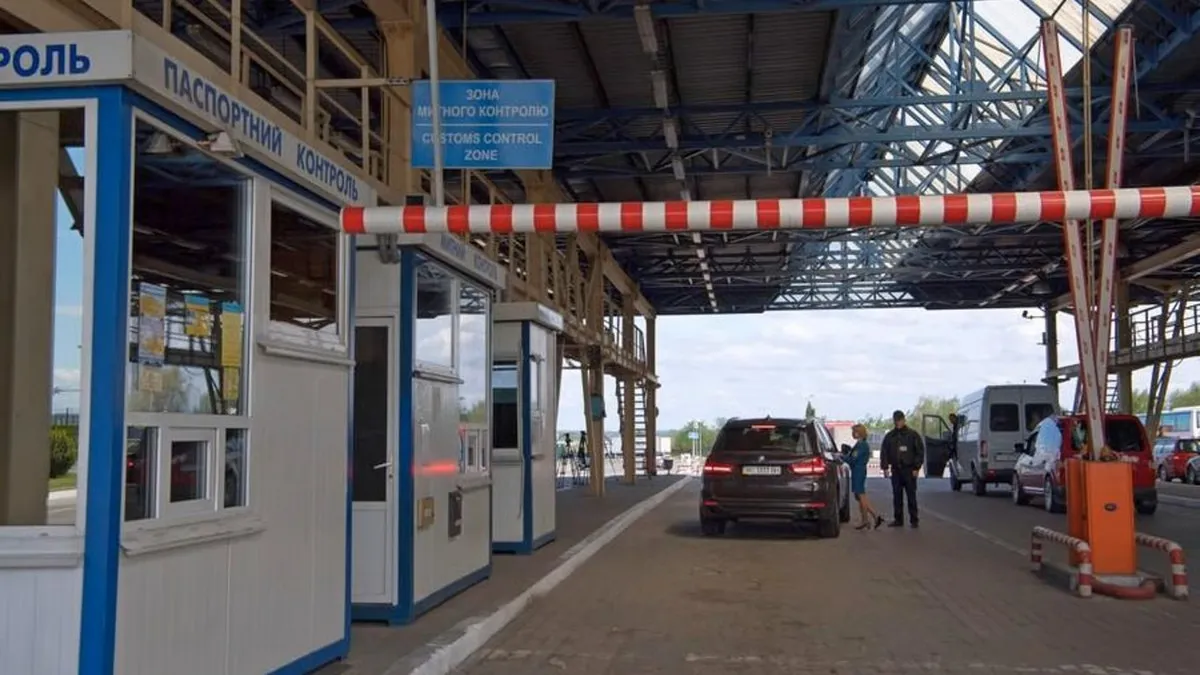 Популярний пункт пропуску на кордоні з Польщею тимчасово припинив роботу: прикордонники назвали причину