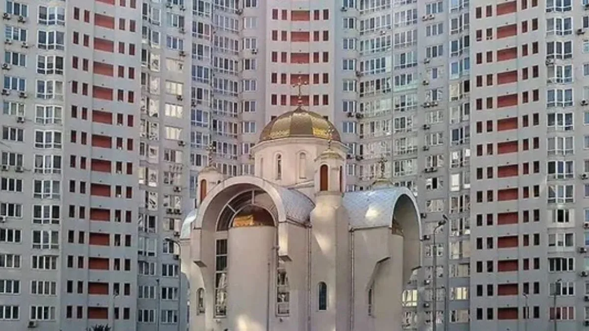 «Розрізало навпіл»: у Києві випав з 23 поверху та помер 32-річний чоловік – поліція назвала попередню версію