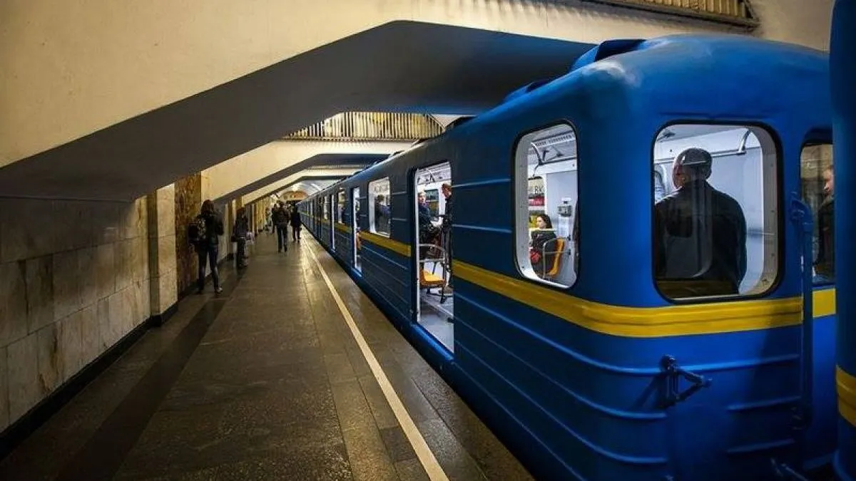 Що варто і не слід роботи на підземних станціях під час повітряної тривоги: Метрополітен надав поради