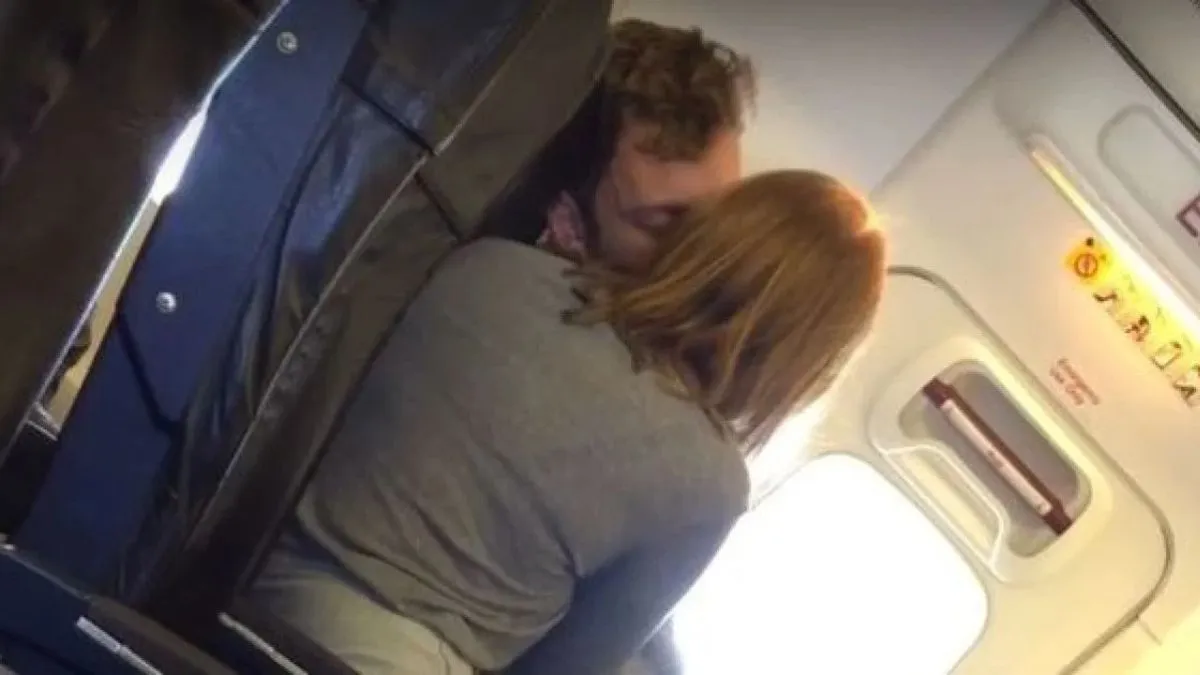 Видали інтим за релігійний обряд: пара британців отримала суворе покарання за намір зайнятися сексом в літаку