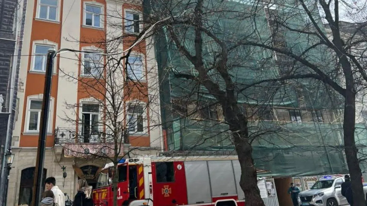 У середмісті Львова на площі Ринок палав ресторан: чи вдалося уникнути жертв – оперативна інформація від ДСНС