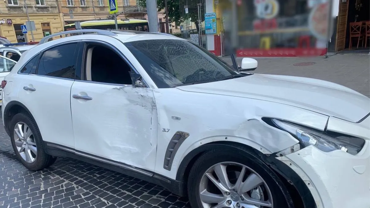 Автотроща у Львові: п'яна жінка влаштувала одразу три ДТП і не постраждала в жодній