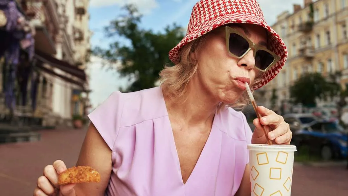 McDonald's відмовляється від трубочок для напоїв: у компанії назвали причину такого рішення та один виняток