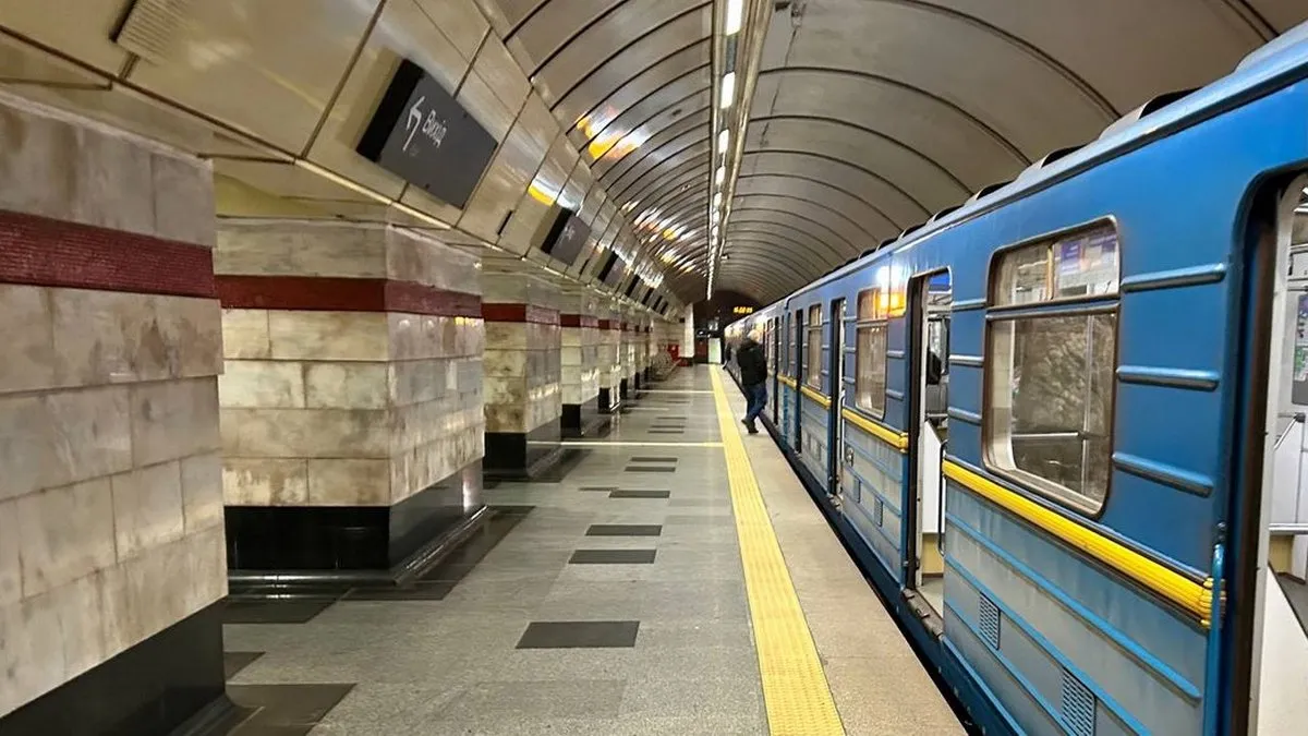 Знаходили навіть холодильники: машиніст розповів про найдивніші втрачені речі у київському метрополітені