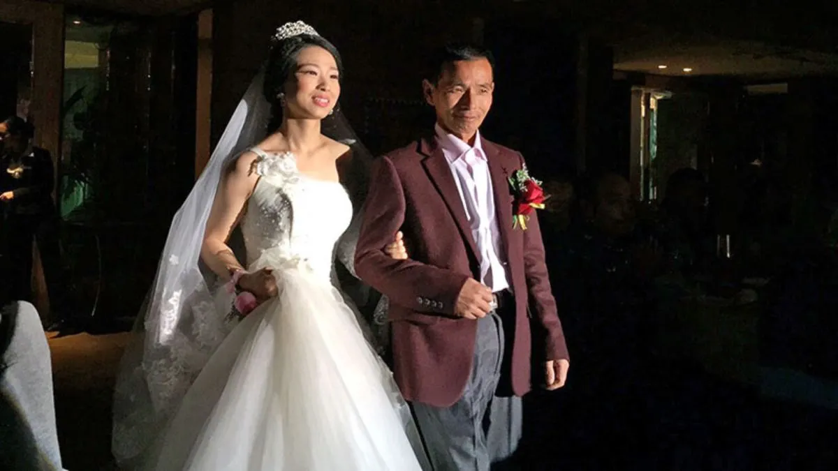 «Був ніби уві сні»: у Китаї чоловік одружився після побачення наосліп й втратив усі свої заощадження