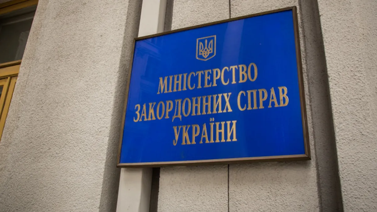 МЗС закликало українців покинути дві країни в найкоротші строки: що сталося