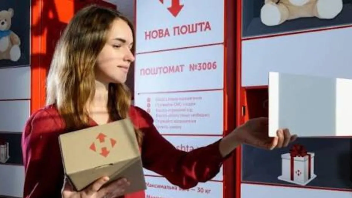У Рівному в поштоматі знайшли вкрай незвичну «посилку»: рятувальники дістали з комірки дівчину – відео
