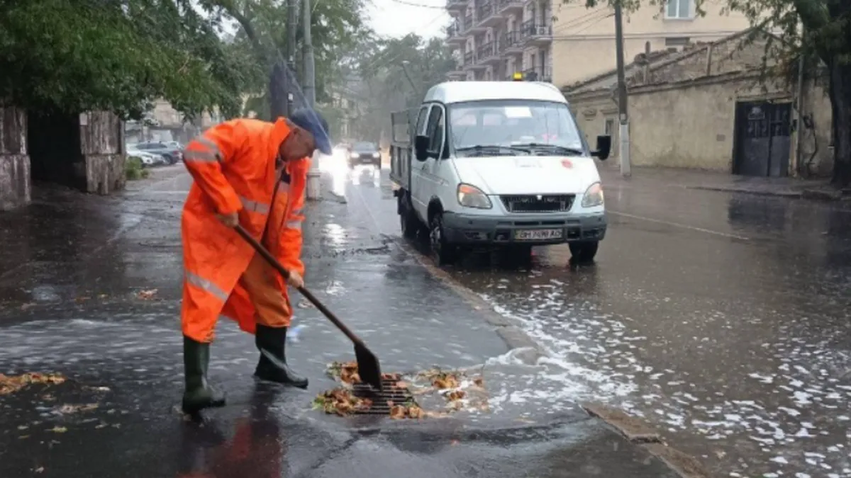 Одеса у воді: місто затопило після місячної норми опадів за ранок, таксисти шалено підняли тарифи – відео