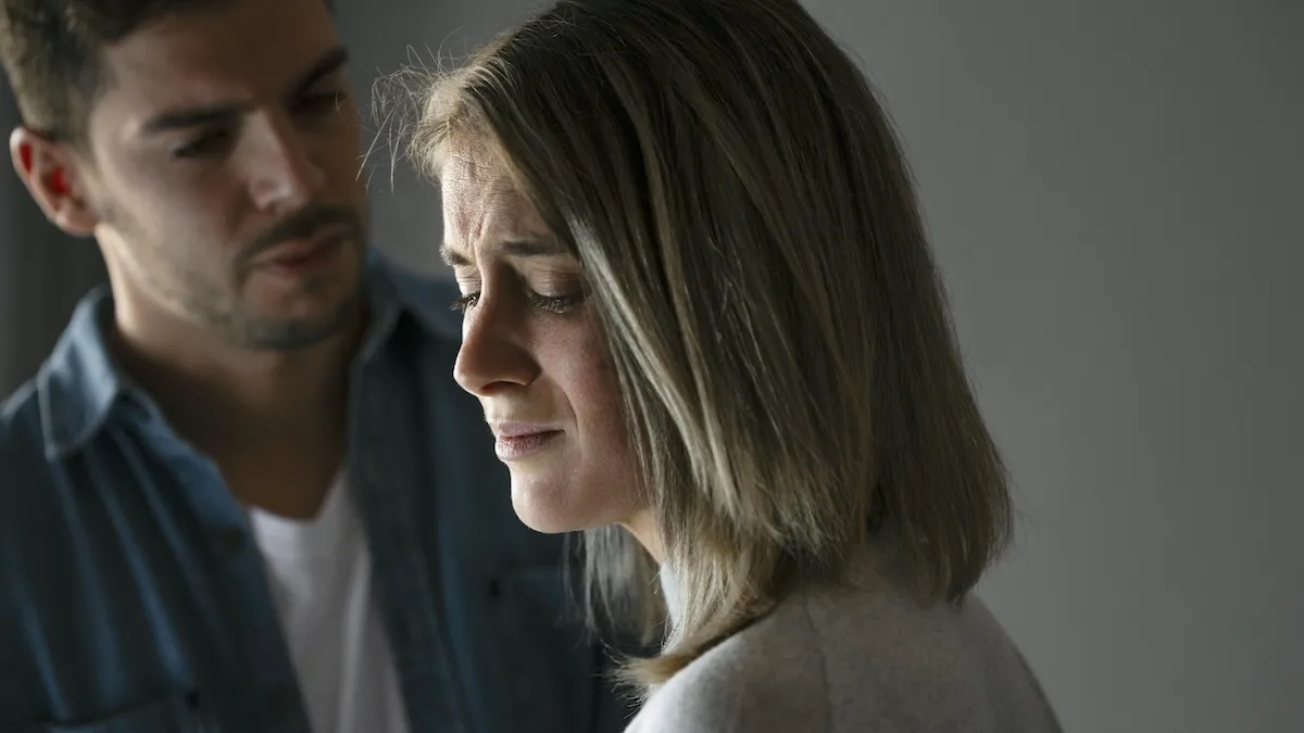 Експерт зі стосунків назвав «тривожні дзвіночки»: 9 ознак що ваша кохана готова розірвати відносини