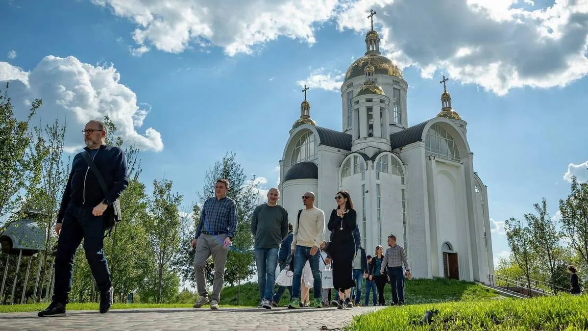 Делегація Майкрософт прибула в Україну з незвичною місією: ось яке символічне місце обрали для візиту