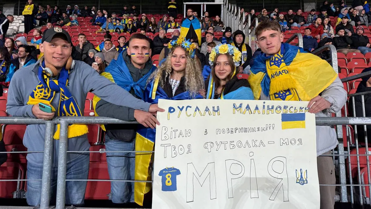 Фани Маліновського, чарівні дівчата та блискуча пара: УАФ пропонує обрати «фанстар» гри Україна – Азербайджан