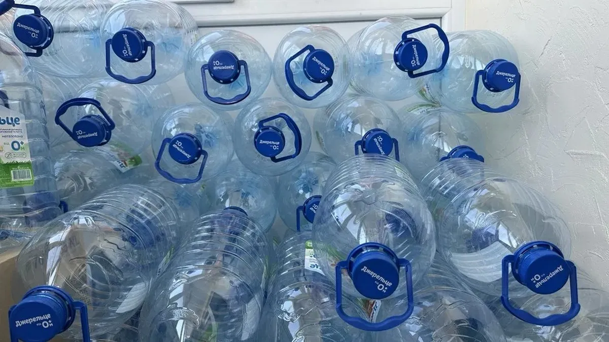 Небезпечно для здоров'я: науковці попередили, воду в якій тарі краще не пити
