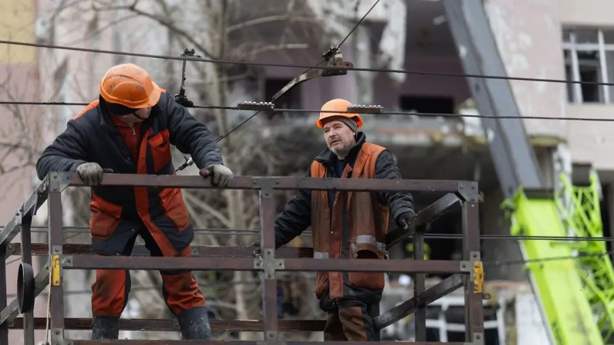 До 60 годин роботи та 24 години відпочинку: для кого в Україні скоротять вихідні під час війни