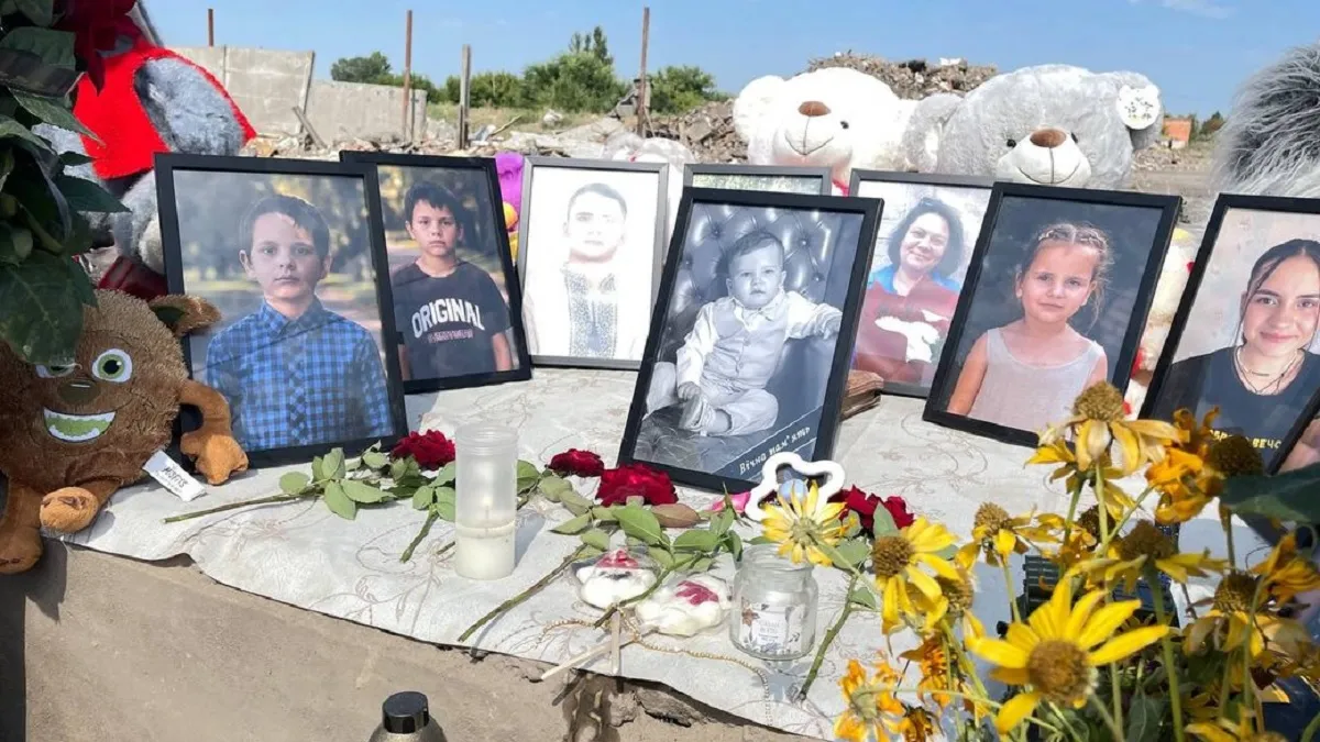 «Ці слова як камінь»: на Криворіжжі попрощалися із багатодітною родиною Воронових, яких вбили росіяни