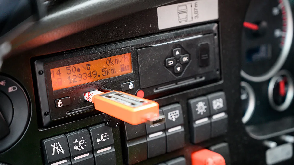 Українським водіям доведеться працювати «по-європейськи»: що змінить обов’язкове введення тахографів