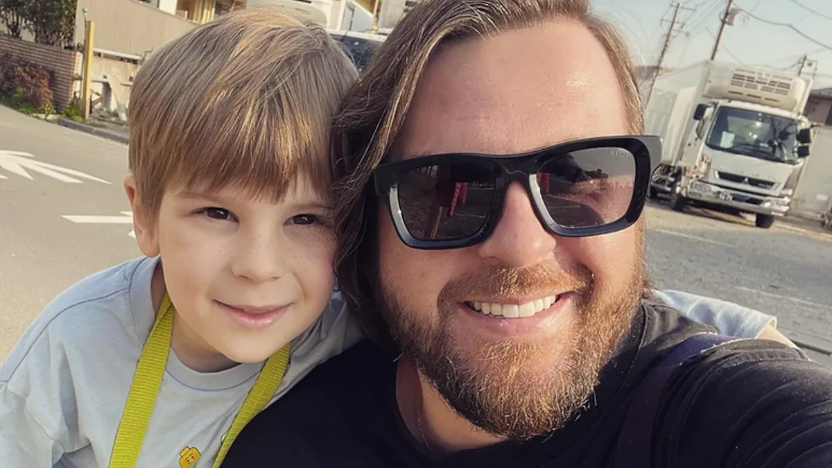 «‎В мій час такі елітні зубні феї не літали»: Танчинець з гурту «‎Без Обмежень» виклав миле фото сина