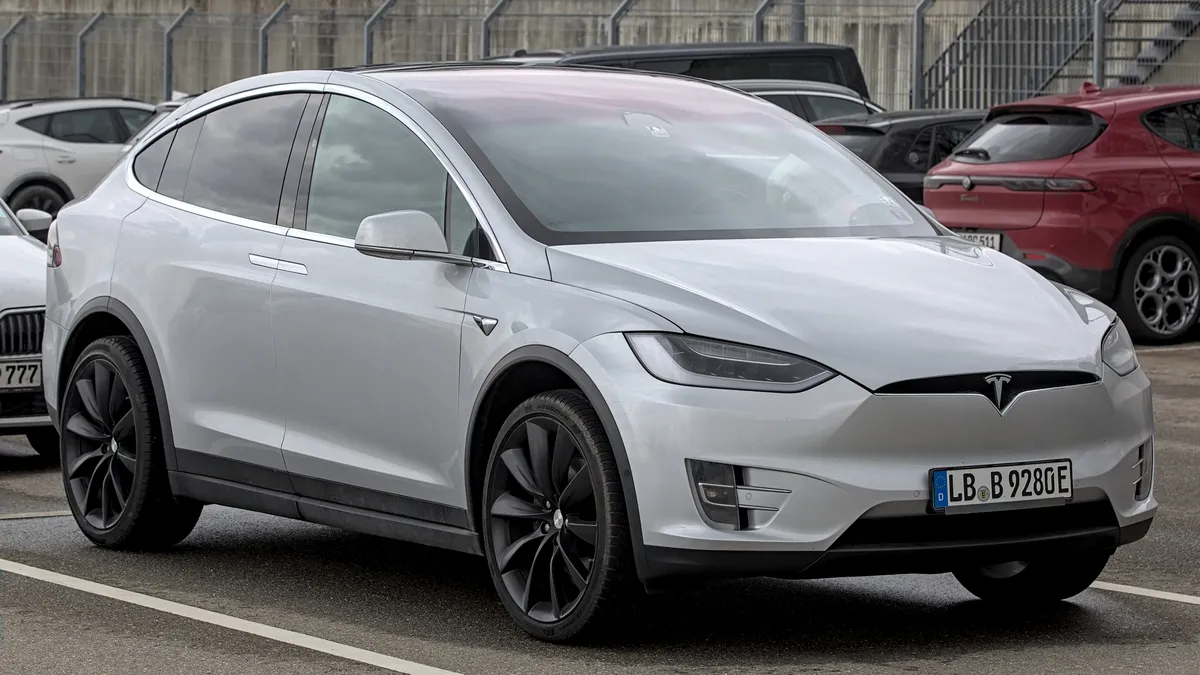Tesla зупиняє випуск Model S та Model X: у компанії назвали справжню причину відмови від культових моделей