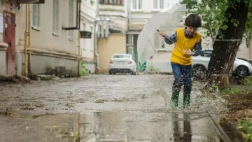 Яка погода завтра, 25 жовтня: під впливом атмосферних фронтів в Україні очікується хмарна погода з дощами