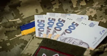 В Україні можуть підвищити зарплати військовим у тилу: скільки зароблятимуть рядові, сержанти, молодші офіцери