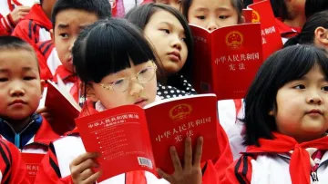 Китай повертає податок на презервативи: країна намагається зупинити демографічний спад