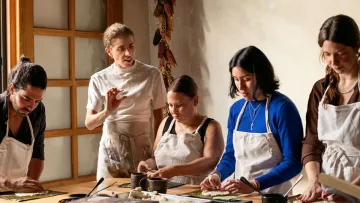 Airbnb запускає новий сервіс: особисті кухарі, масажисти і тренери тепер доступні «за викликом»
