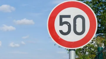 З 1 листопада в Україні діють обмеження швидкості у містах: що треба знати і пам'ятати водіям