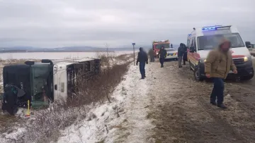 Автобус ліг на бік: на Прикарпатті сталася смертельна ДТП з пасажирами